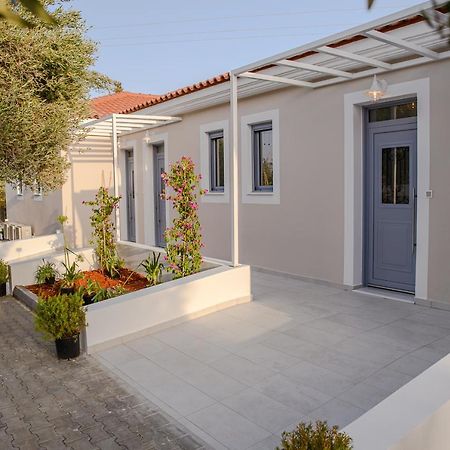 Dionisos Suites Lixouri Exterior photo