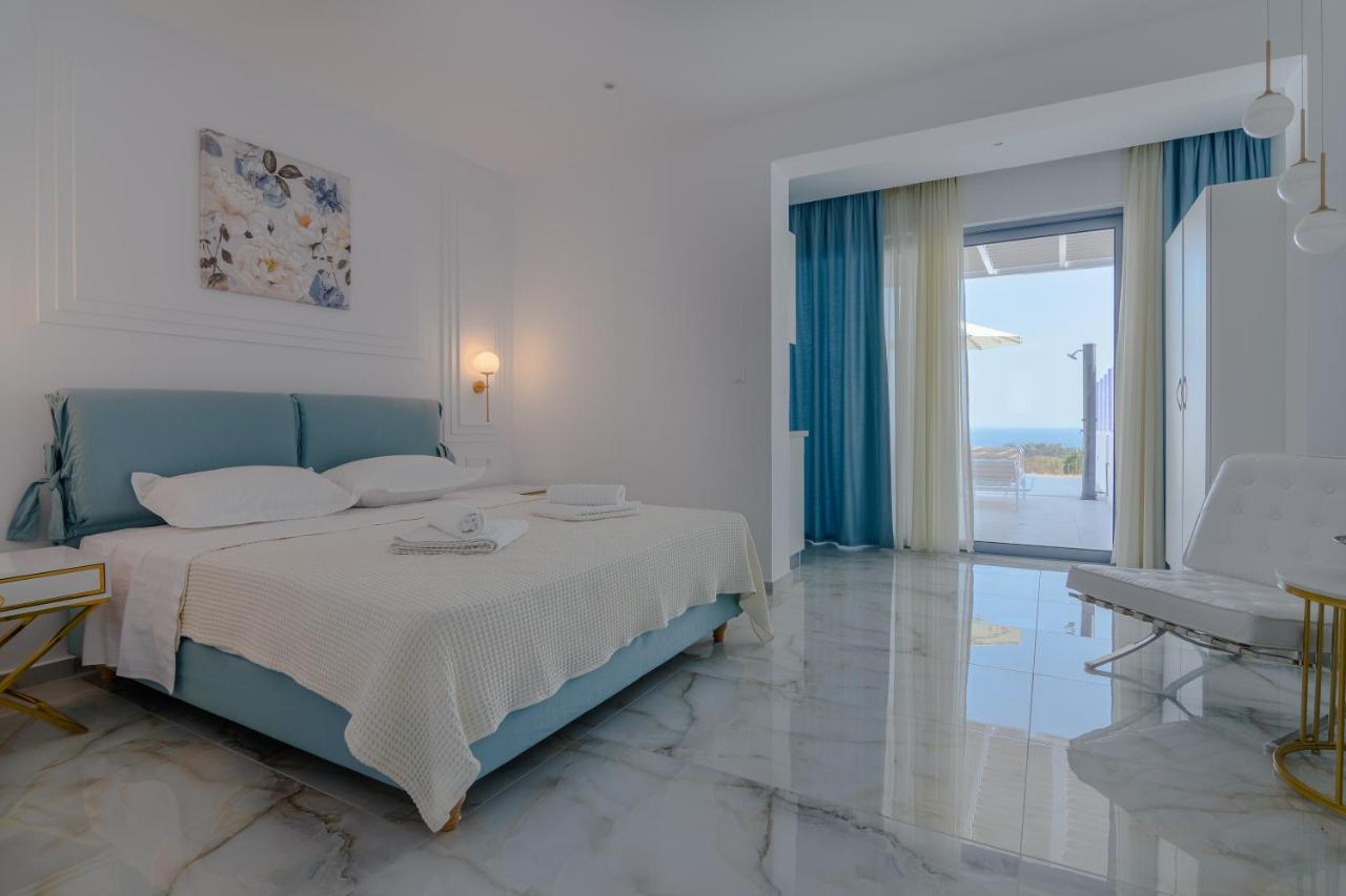 Dionisos Suites Lixouri Exterior photo
