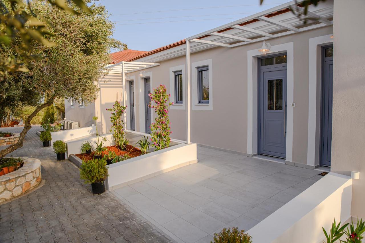 Dionisos Suites Lixouri Exterior photo