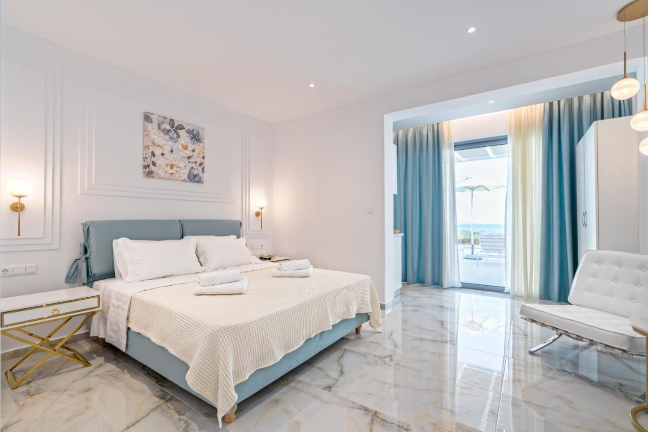 Dionisos Suites Lixouri Exterior photo