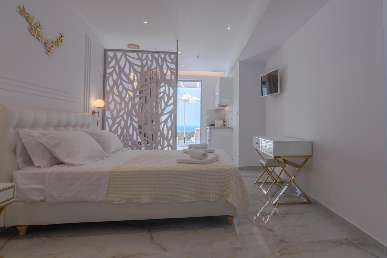 Dionisos Suites Lixouri Exterior photo
