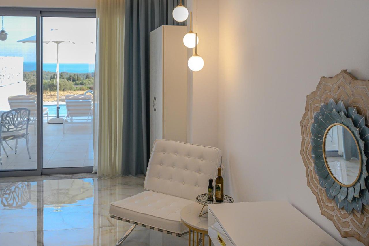 Dionisos Suites Lixouri Exterior photo
