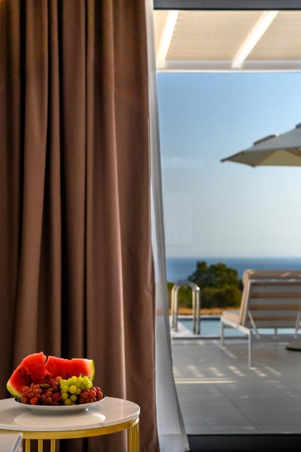Dionisos Suites Lixouri Exterior photo