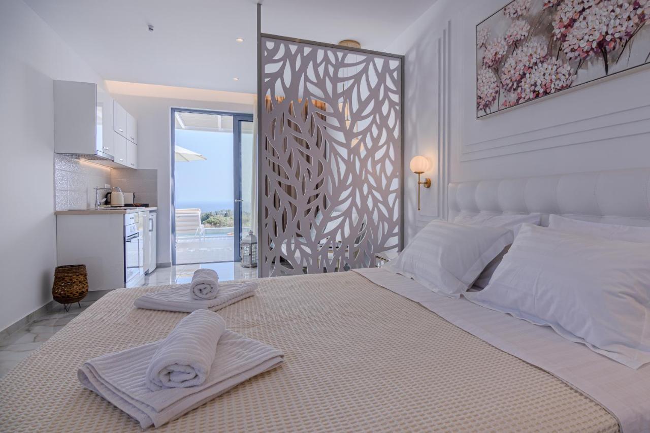 Dionisos Suites Lixouri Exterior photo