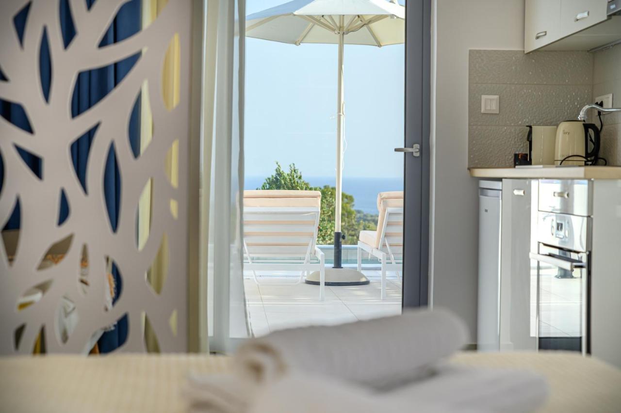 Dionisos Suites Lixouri Exterior photo