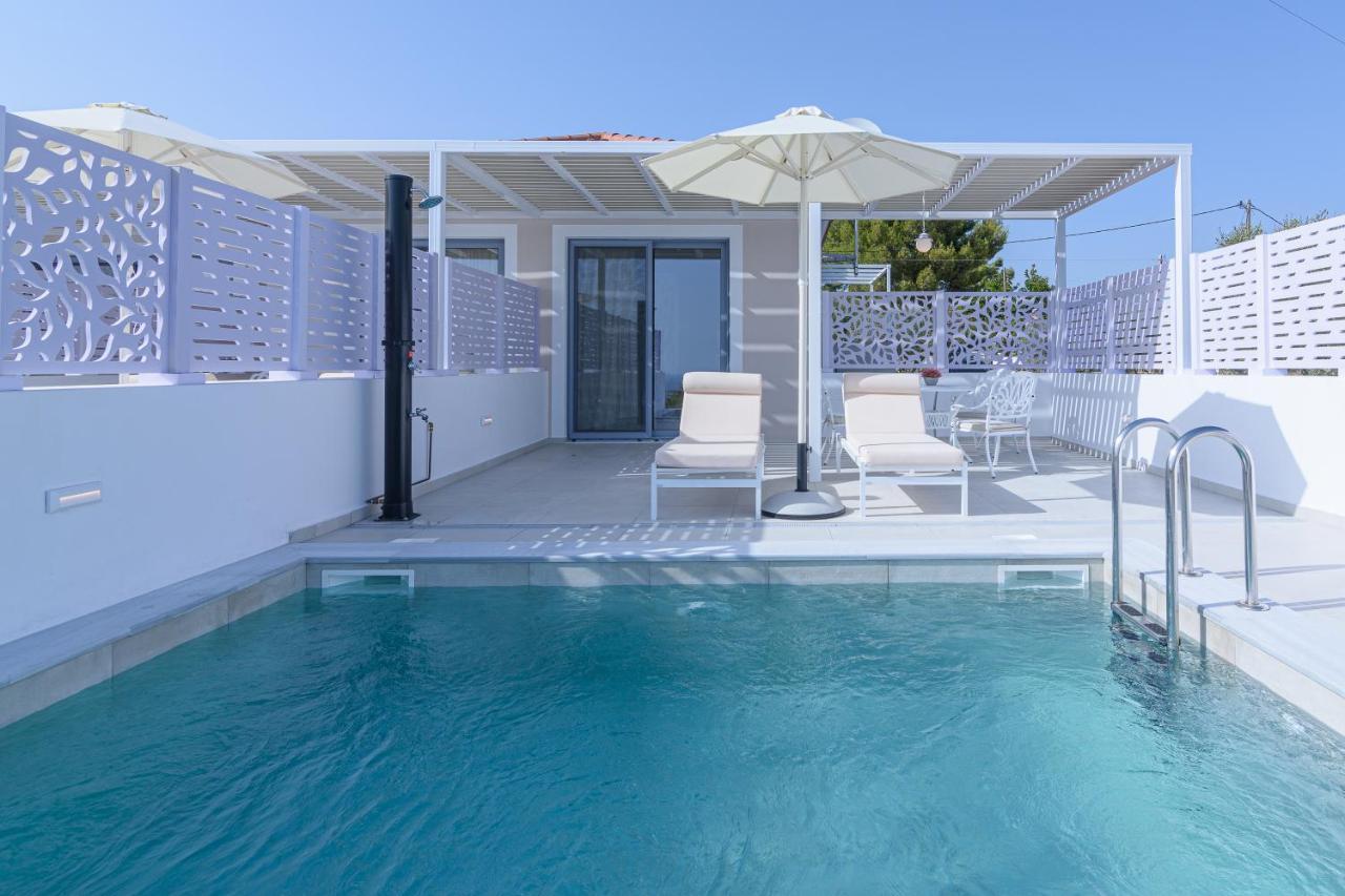Dionisos Suites Lixouri Exterior photo