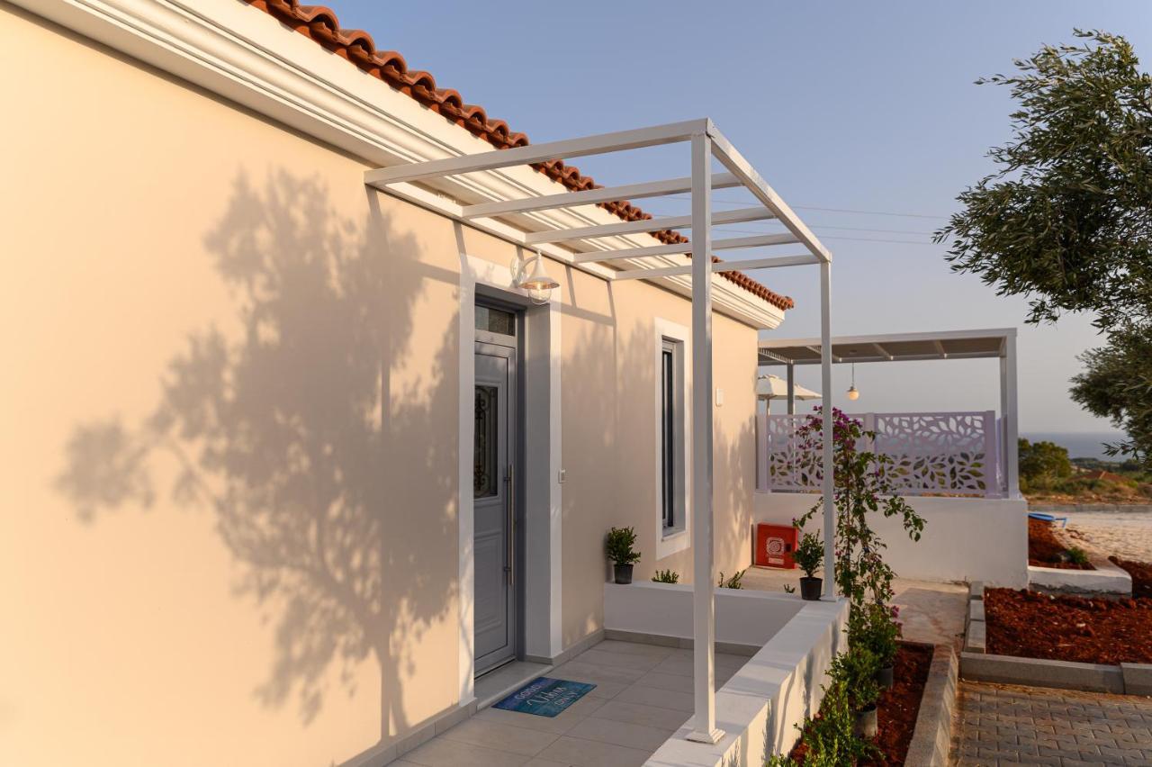 Dionisos Suites Lixouri Exterior photo