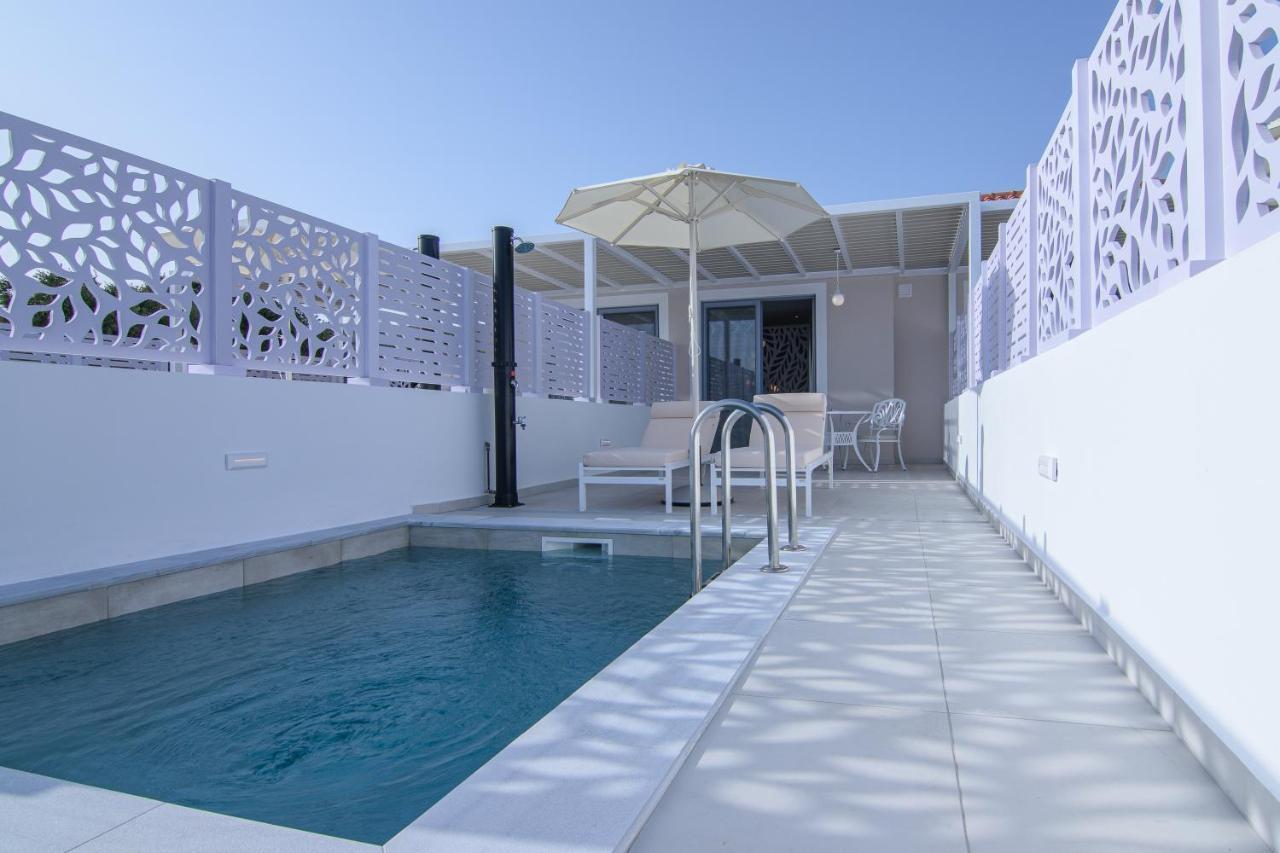 Dionisos Suites Lixouri Exterior photo