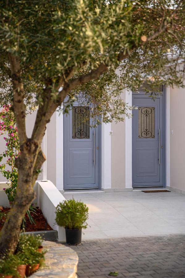 Dionisos Suites Lixouri Exterior photo